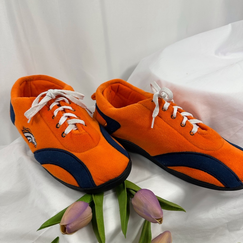 Denver bronco slippers at 9 1/2 inches in the inside they’re marked as a SZ L